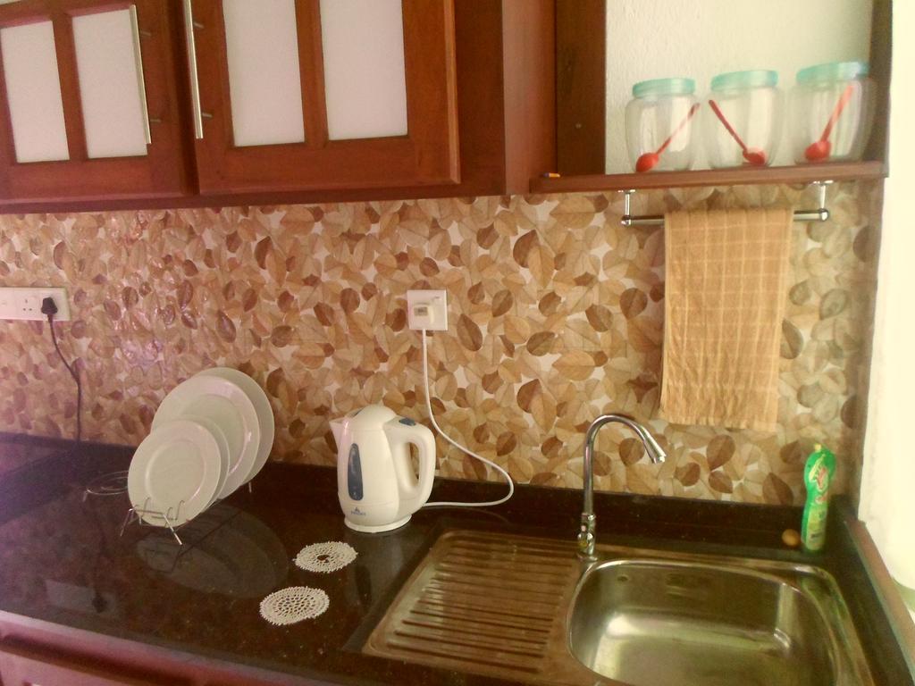 Nilas Guesthouse Hikkaduwa Quarto foto