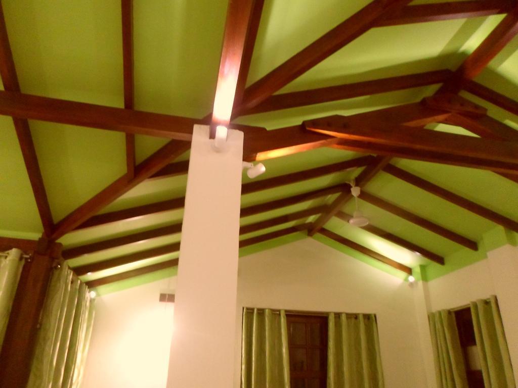 Nilas Guesthouse Hikkaduwa Quarto foto