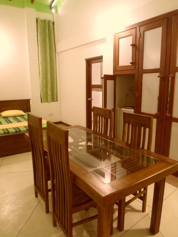 Nilas Guesthouse Hikkaduwa Quarto foto