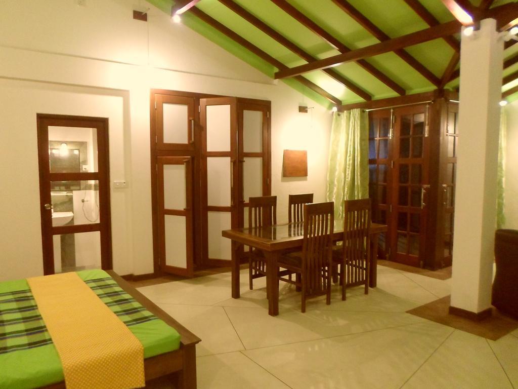 Nilas Guesthouse Hikkaduwa Quarto foto
